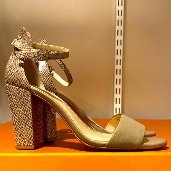 Banana Republic heels - Picture 1 of 4
